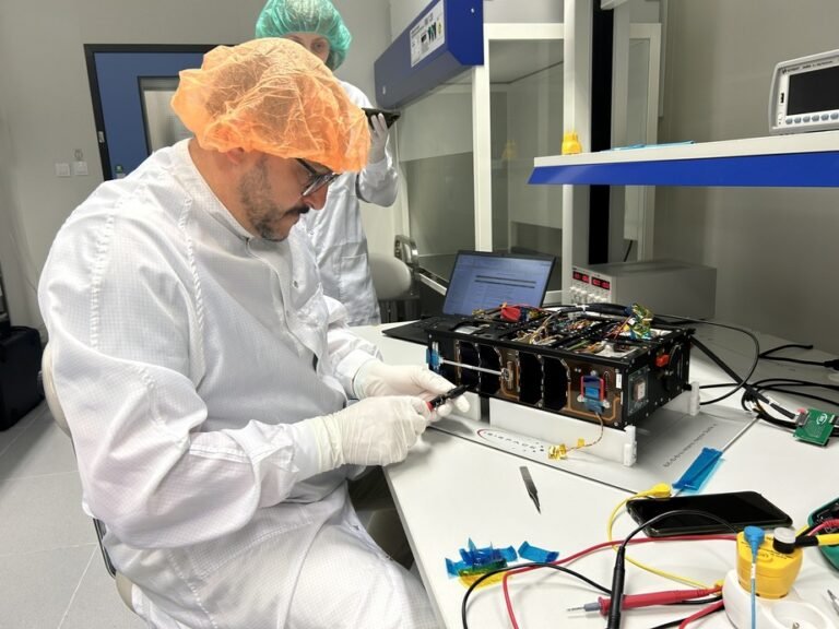 ISISPACE delivers 6UXL platform to TRL Space for the TROLL mission